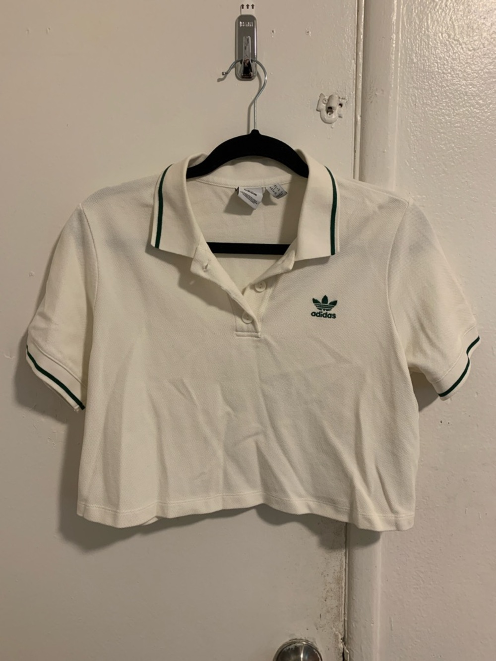Women’s adidas crop tee! Like new